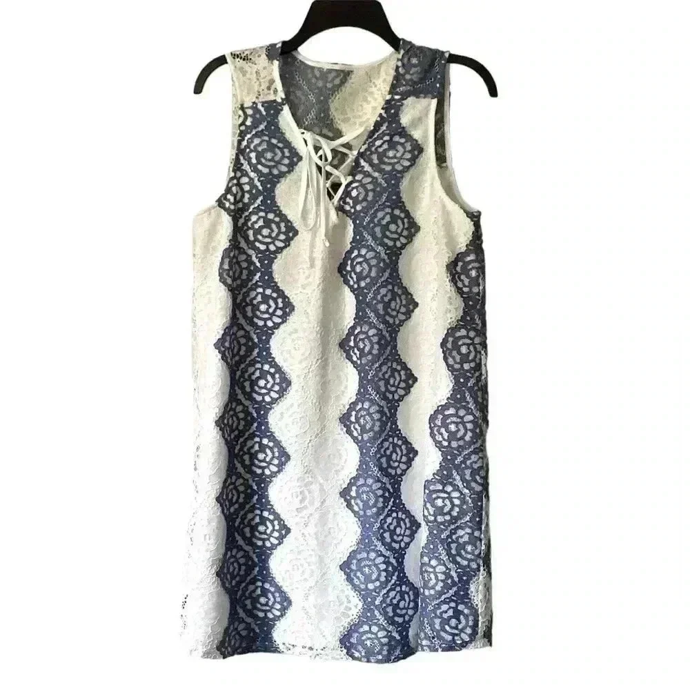 BCBGMaxAzria White/Blue Lace Mini Dress Size Medium
